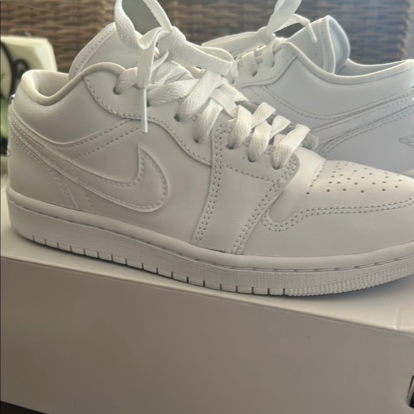 White Air Jordan 1 Low Sneakers - Picture 3 of 6